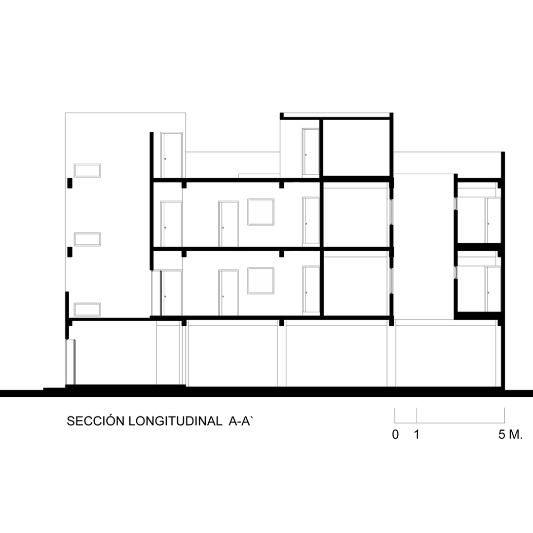 Apartamentos Chiantla — Sección longitudinal A–A’